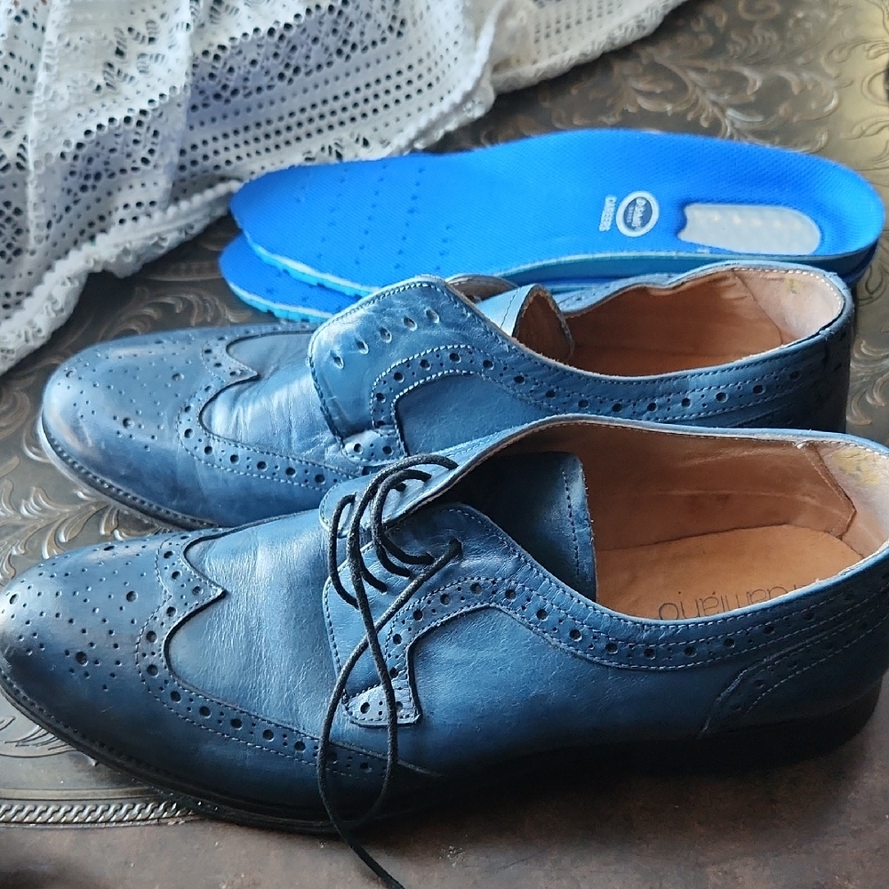 Blue Oxford Shoes with Broguing and Glossy Leather